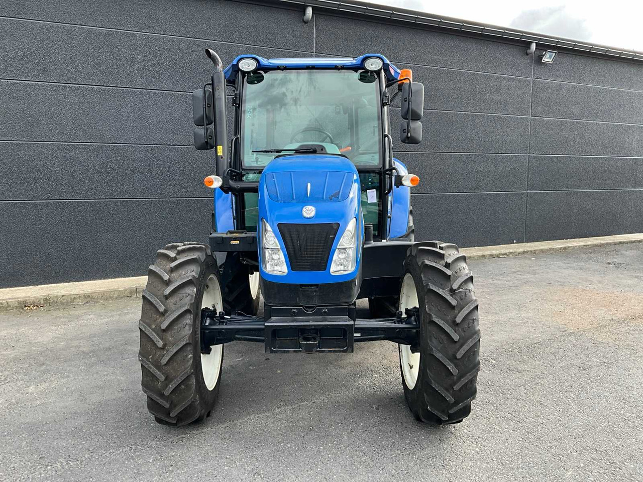 New Holland TD5.85 - Трактор: фото 2 New Holland TD5.85 - Трактор: фото 2