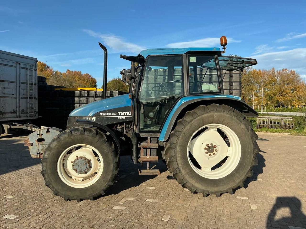 New holland 1999 NEW HOLLAND TS110 ALL-WHEEL DRIVE FARM TRACTOR - Трактор: фото 2 New holland 1999 NEW HOLLAND TS110 ALL-WHEEL DRIVE FARM TRACTOR - Трактор: фото 2