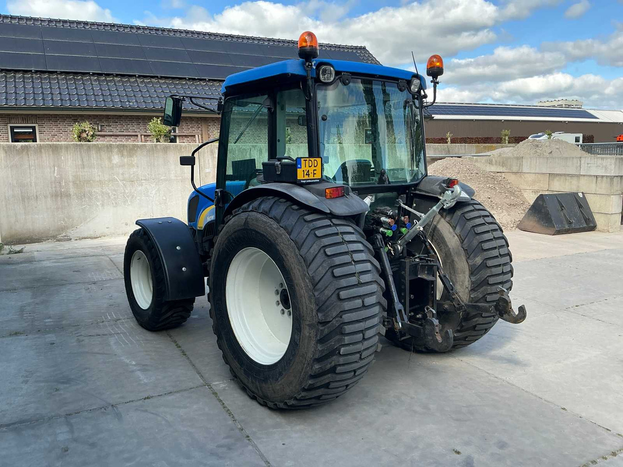 New holland T4030 - Трактор: фото 3 New holland T4030 - Трактор: фото 3