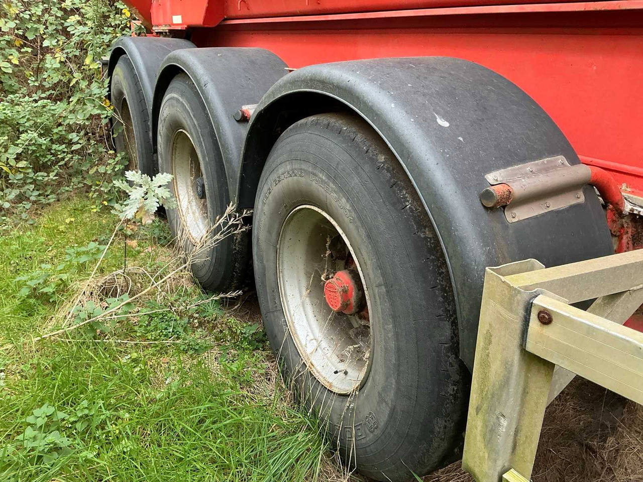 2004 MOL K812F/27TRI/39AL SEMI-TRAILER TIPPER - Полуприцеп: фото 4 2004 MOL K812F/27TRI/39AL SEMI-TRAILER TIPPER - Полуприцеп: фото 4