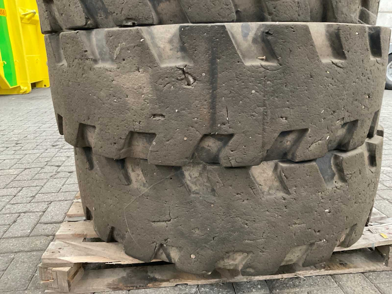 Shun Gin JCB verreiker - Шины и диски для Тракторов: фото 3 Shun Gin JCB verreiker - Шины и диски для Тракторов: фото 3