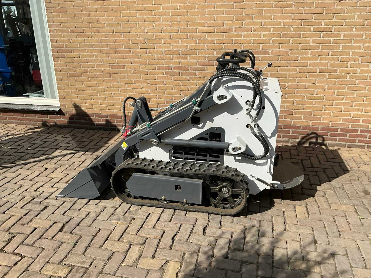 Skid Steer LRT460 - Гусеничный экскаватор: фото 2 Skid Steer LRT460 - Гусеничный экскаватор: фото 2