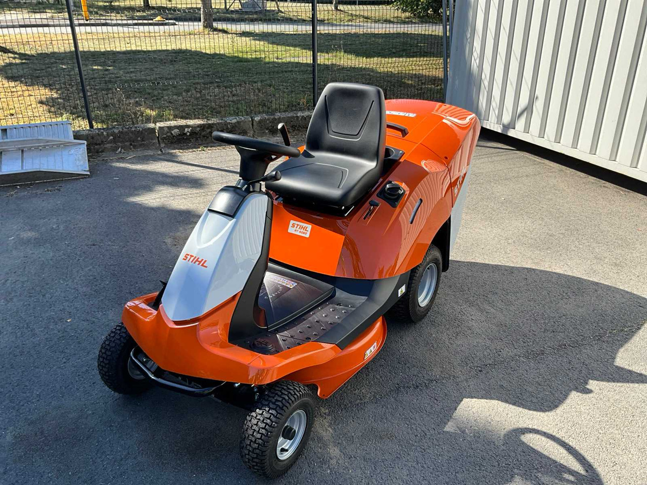 Stihl RT4082 - Газонокосилка: фото 1 Stihl RT4082 - Газонокосилка: фото 1
