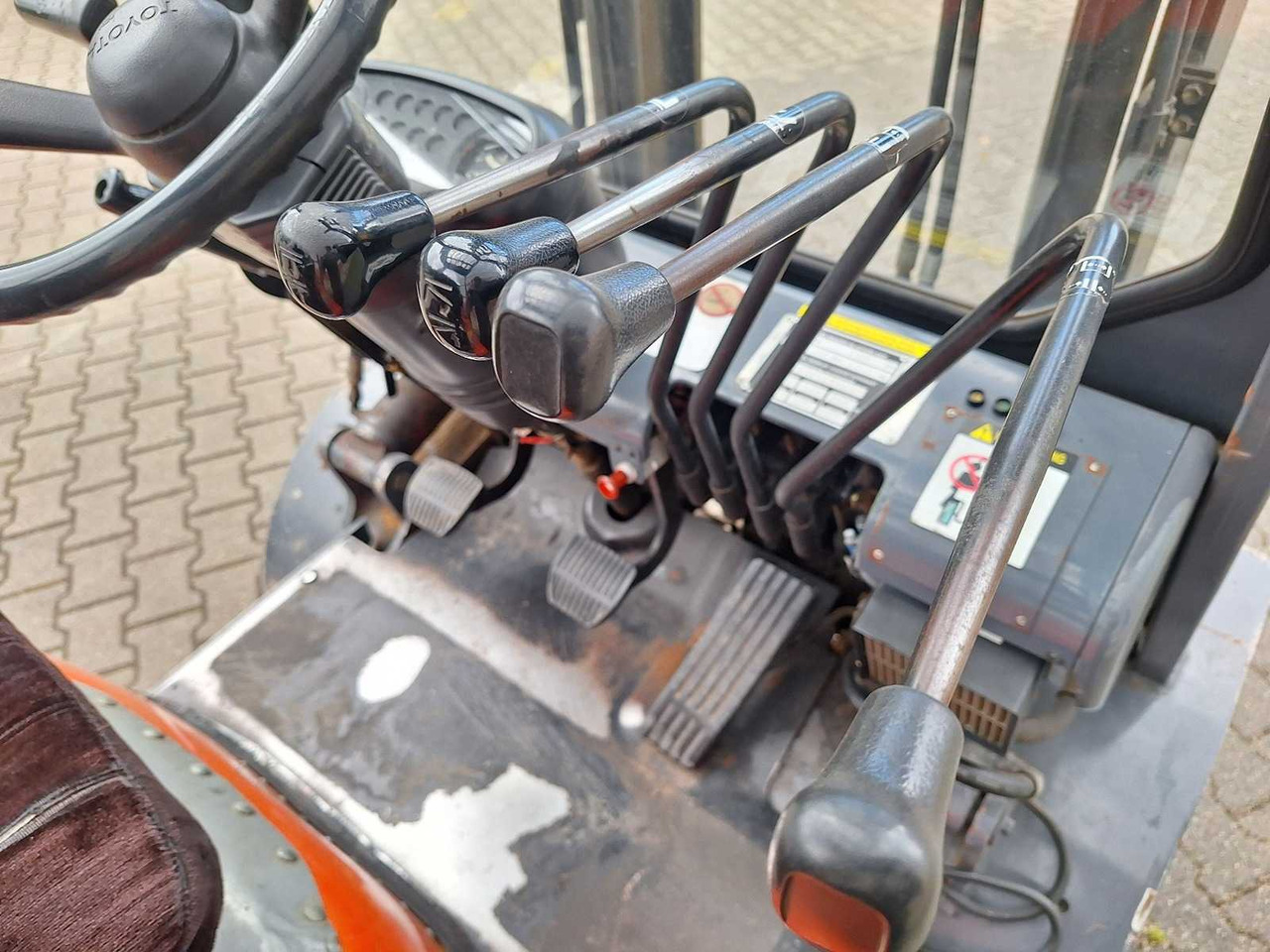 Вилочный погрузчик TOYOTA - 1995 - 02 6FGF30 - FORKLIFT TRIPLEX -FREE-LIFT - SIDE-SHIFT: фото 7 Вилочный погрузчик TOYOTA - 1995 - 02 6FGF30 - FORKLIFT TRIPLEX -FREE-LIFT - SIDE-SHIFT: фото 7