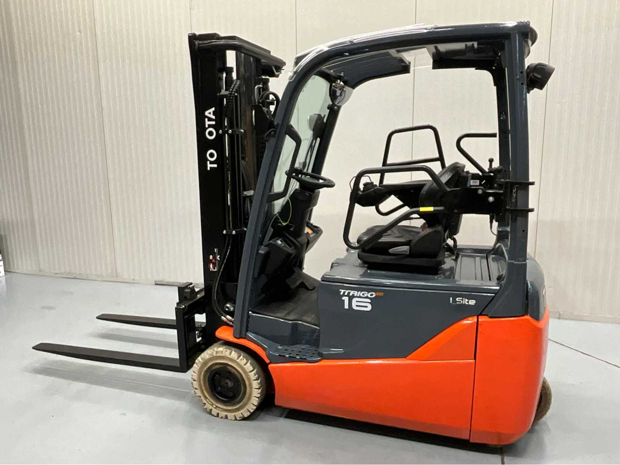 TOYOTA - 2018 - 8FBE16T - FORKLIFT, FREELIFT, SIDE SHIFT - PLASTIC ROOF - 4TH FUNCTION - Вилочный погрузчик: фото 4 TOYOTA - 2018 - 8FBE16T - FORKLIFT, FREELIFT, SIDE SHIFT - PLASTIC ROOF - 4TH FUNCTION - Вилочный погрузчик: фото 4