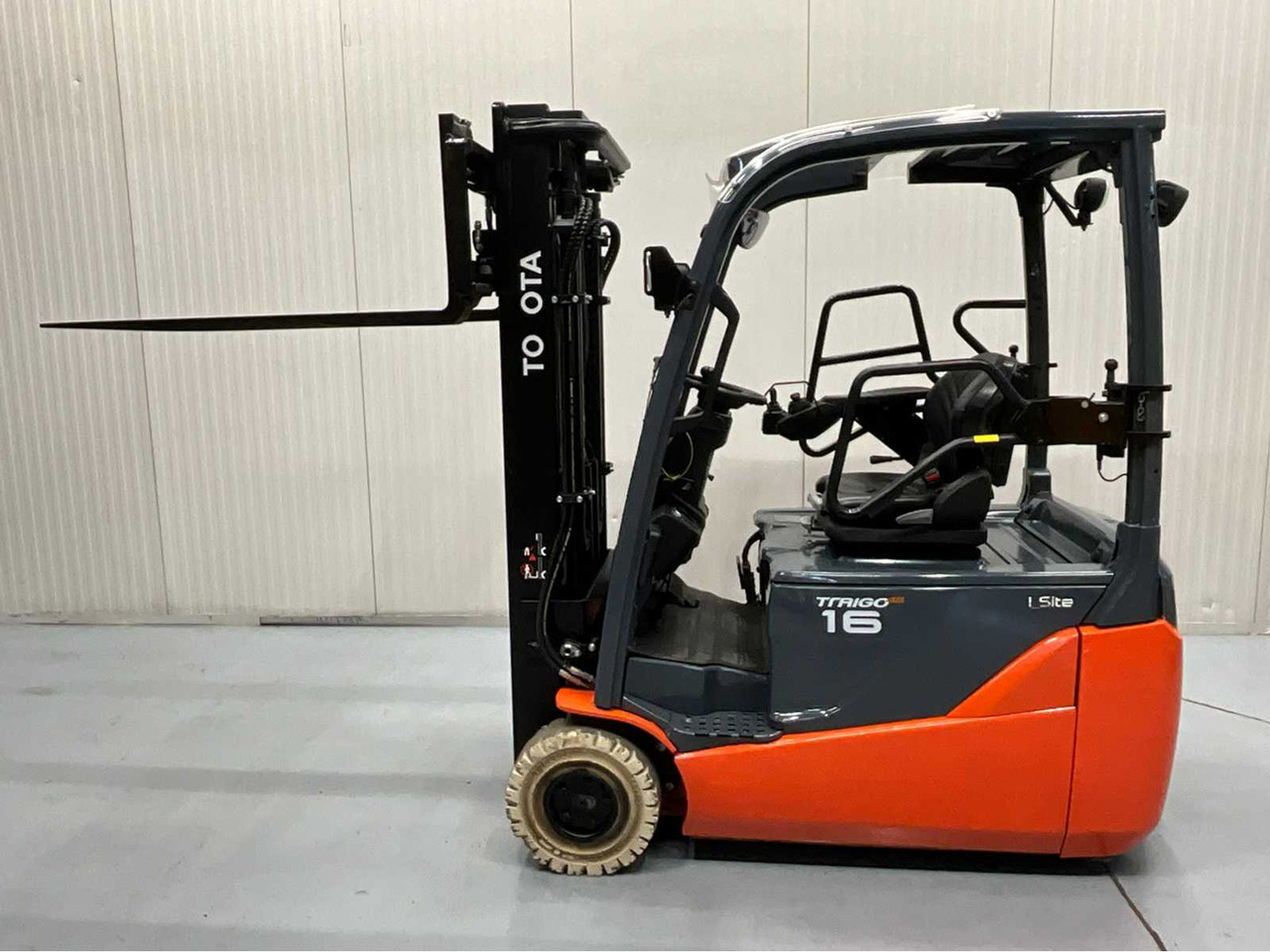 TOYOTA - 2018 - 8FBE16T - FORKLIFT, FREELIFT, SIDE SHIFT - PLASTIC ROOF - 4TH FUNCTION - Вилочный погрузчик: фото 2 TOYOTA - 2018 - 8FBE16T - FORKLIFT, FREELIFT, SIDE SHIFT - PLASTIC ROOF - 4TH FUNCTION - Вилочный погрузчик: фото 2