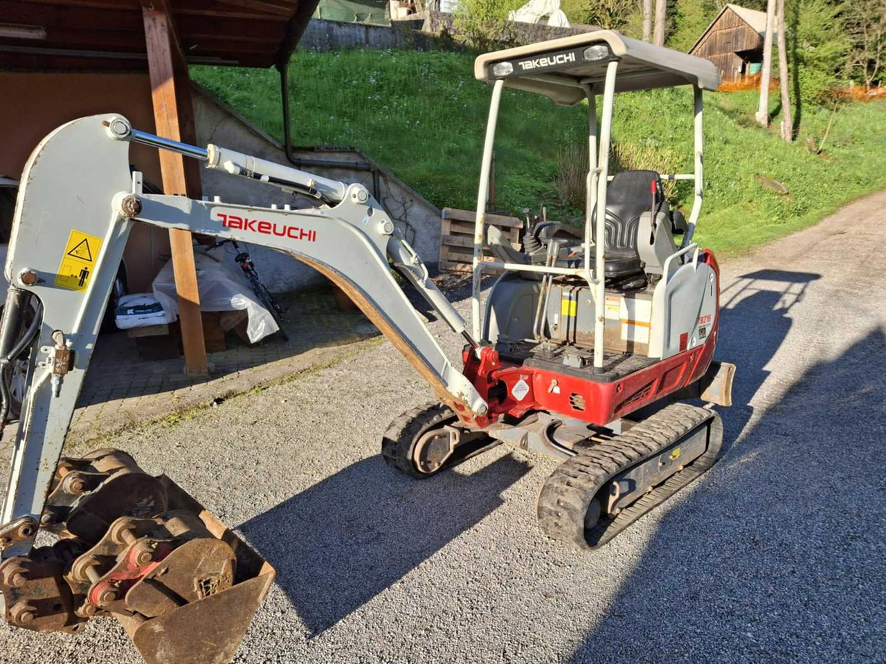 Takeuchi TB216 - Мини-экскаватор: фото 1 Takeuchi TB216 - Мини-экскаватор: фото 1