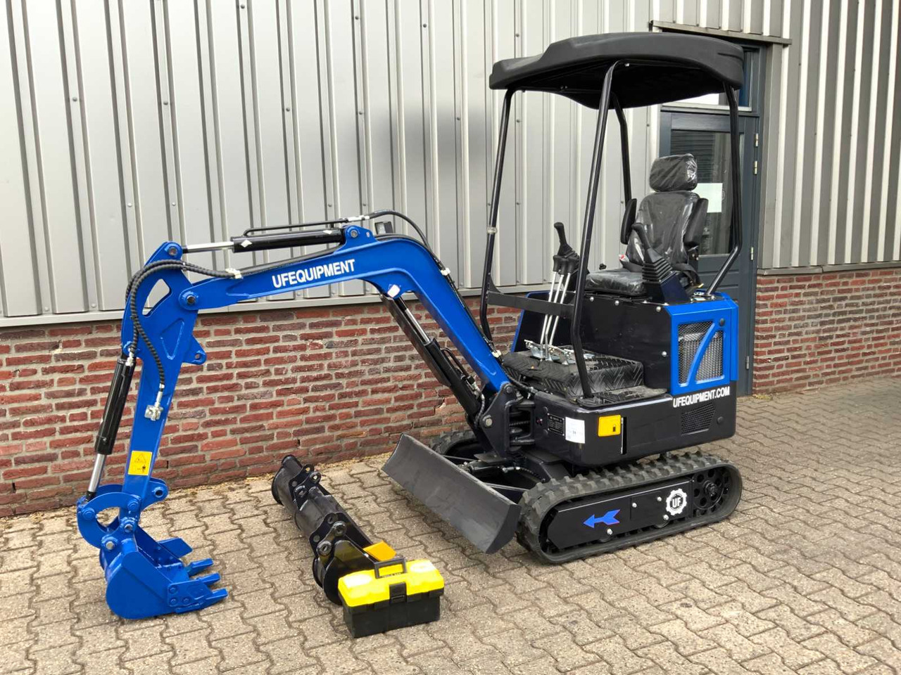 UF Equipment NM-E15 - Мини-экскаватор: фото 1 UF Equipment NM-E15 - Мини-экскаватор: фото 1