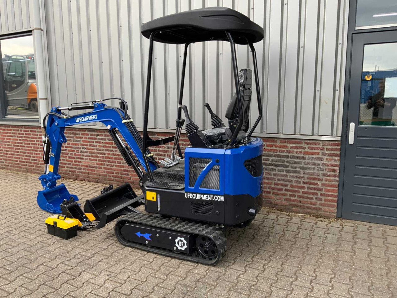 UF Equipment NM-E15 - Мини-экскаватор: фото 3 UF Equipment NM-E15 - Мини-экскаватор: фото 3