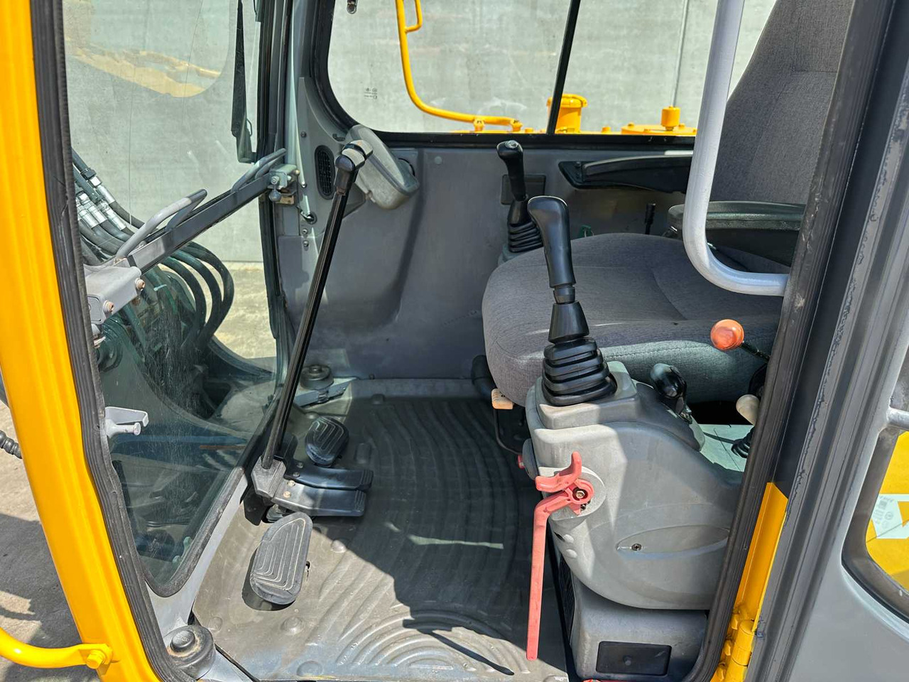 Гусеничный экскаватор Volvo EC55B: фото 32