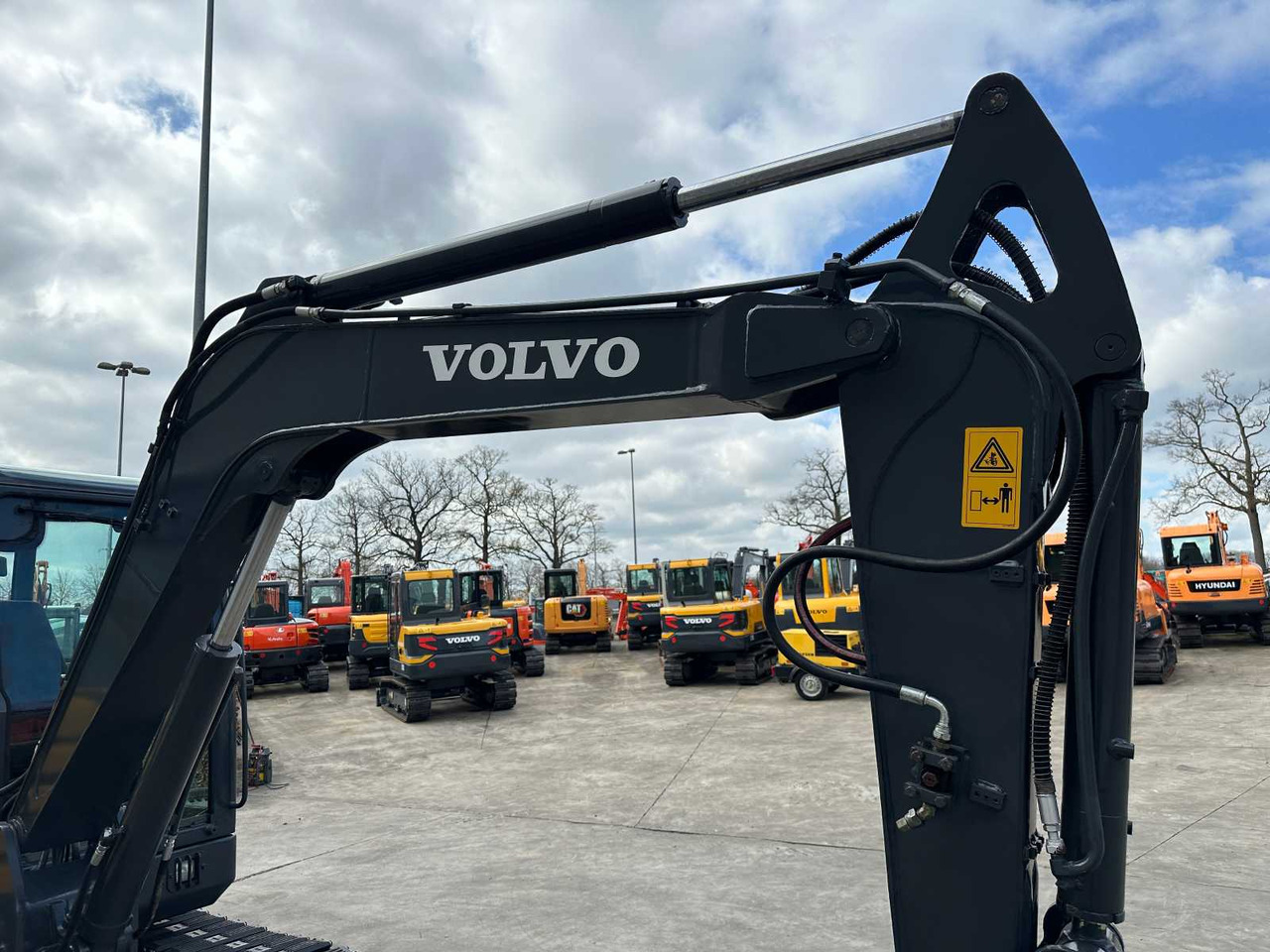 Гусеничный экскаватор Volvo EC60C: фото 12