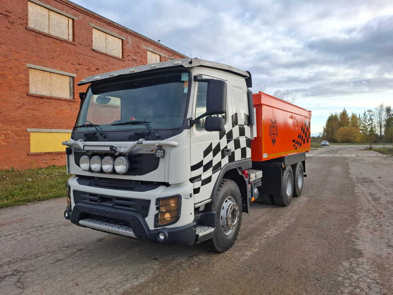 Volvo FM460 - Внедорожный самосвал: фото 1 Volvo FM460 - Внедорожный самосвал: фото 1