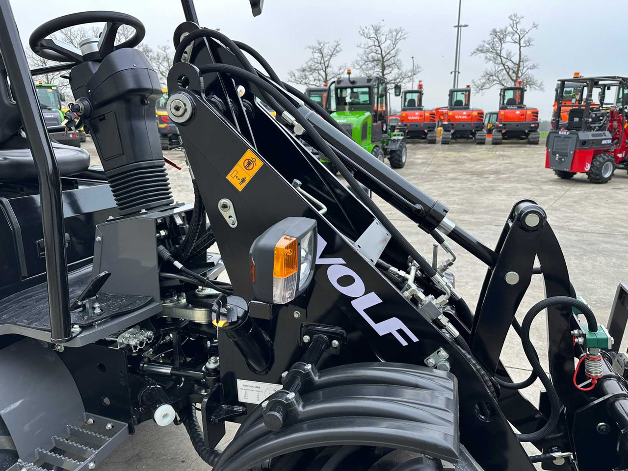 Колёсный погрузчик WOLF - 2025 - MINI 750 - WHEEL LOADER MINI 750: фото 18