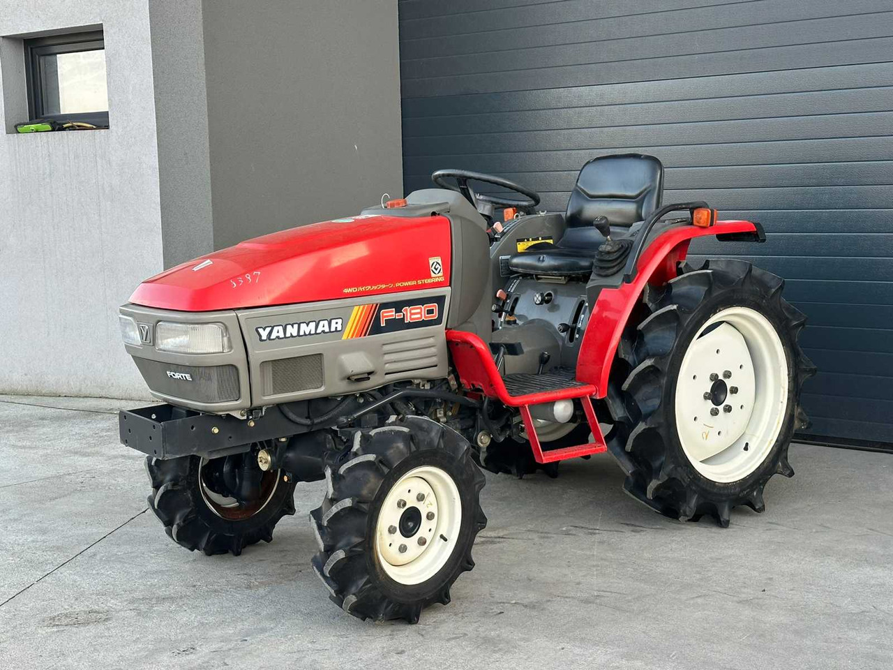 YANMAR - F-180 - 4-WHEEL DRIVE TRACTOR - Трактор: фото 1 YANMAR - F-180 - 4-WHEEL DRIVE TRACTOR - Трактор: фото 1