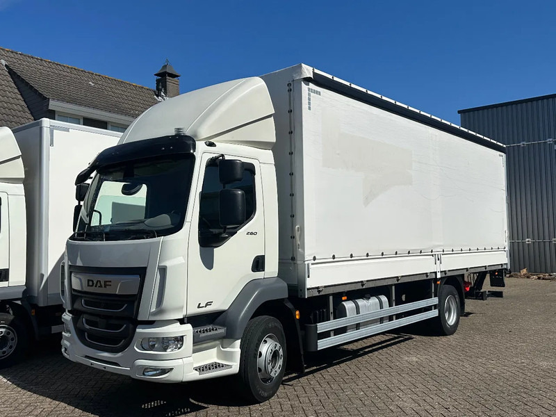 DAF LF 260 LF260.16 EURO6. 2022. Schuifzeil bakwagen met Laadklep. - Тентованный грузовик: фото 1 DAF LF 260 LF260.16 EURO6. 2022. Schuifzeil bakwagen met Laadklep. - Тентованный грузовик: фото 1