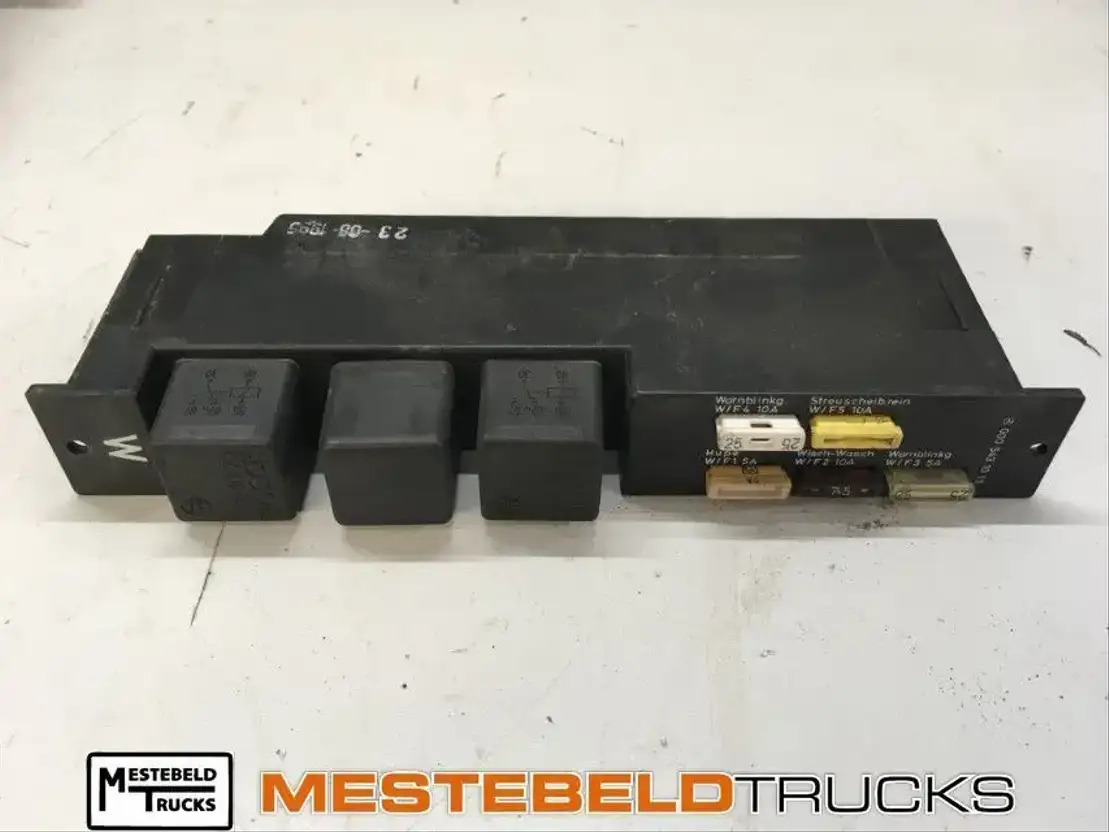 Mercedes-Benz Ruitenwisser- en knipperlichtmodule - Электрическая система для Грузовиков: фото 1 Mercedes-Benz Ruitenwisser- en knipperlichtmodule - Электрическая система для Грузовиков: фото 1