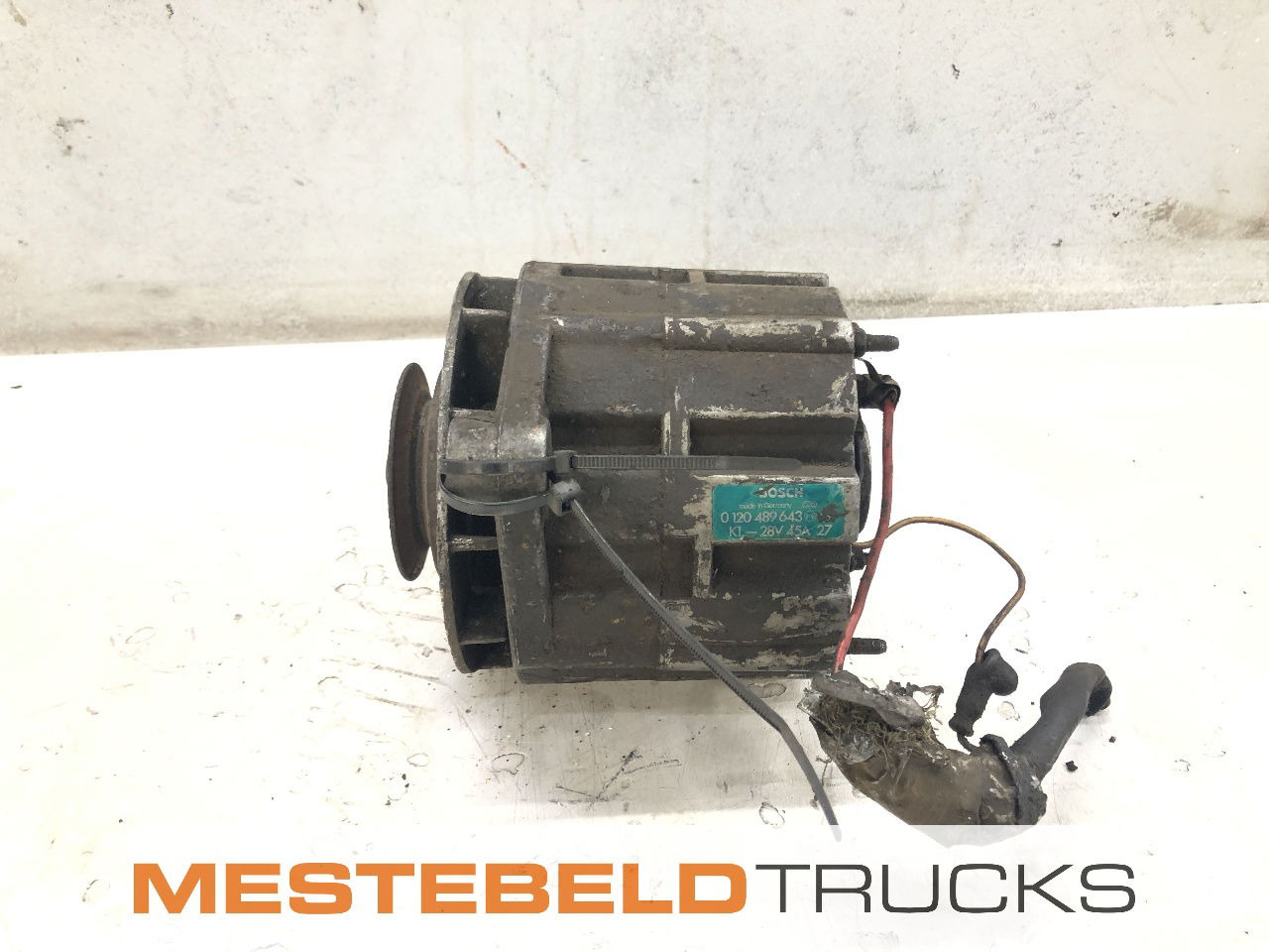 Volvo Dynamo 28 V -45 A - Двигатель и запчасти для Грузовиков: фото 1 Volvo Dynamo 28 V -45 A - Двигатель и запчасти для Грузовиков: фото 1