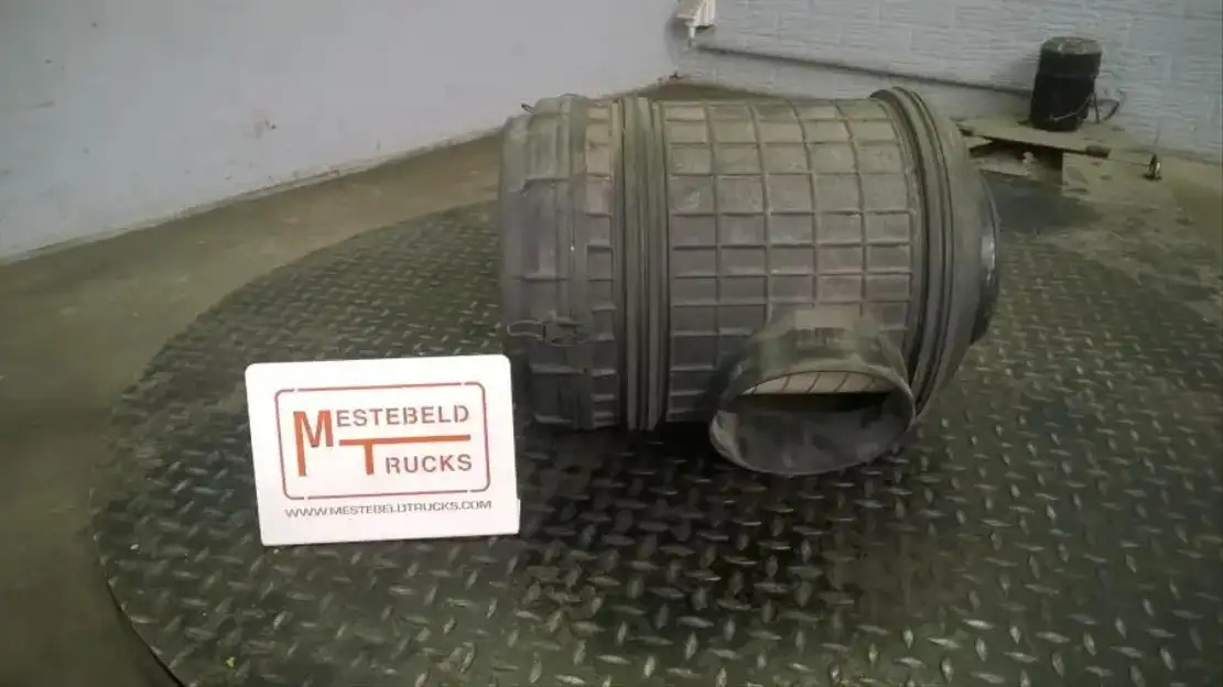 Volvo L uchtfilterhuis - Воздушный фильтр для Грузовиков: фото 1 Volvo L uchtfilterhuis - Воздушный фильтр для Грузовиков: фото 1