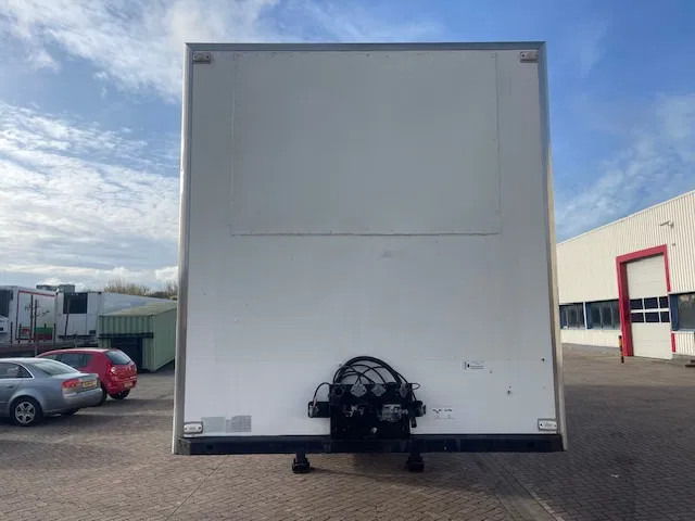 Kögel 3 AXELS (2X LIFT AXELS) DISK BRAKE 7CM FRIGO BOX - Полуприцеп-фургон: фото 2 Kögel 3 AXELS (2X LIFT AXELS) DISK BRAKE 7CM FRIGO BOX - Полуприцеп-фургон: фото 2