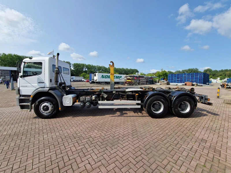 Mercedes-Benz Atego 2628 6x4 Euro 3 Manual Gear full steel suspension - Крюковой мультилифт: фото 5 Mercedes-Benz Atego 2628 6x4 Euro 3 Manual Gear full steel suspension - Крюковой мультилифт: фото 5