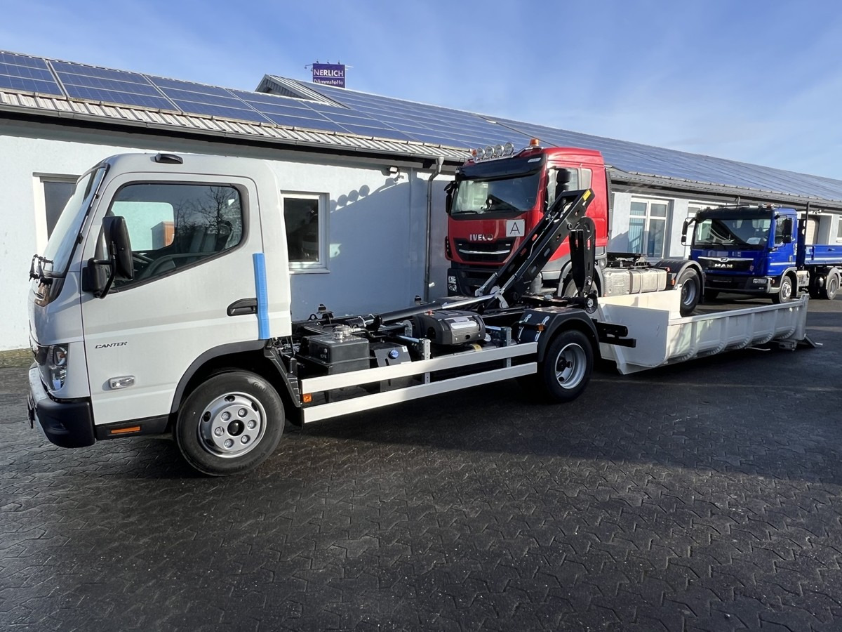 FUSO Canter FUSO 7C18 City Abrollkipper Miete - Крюковой мультилифт: фото 3 FUSO Canter FUSO 7C18 City Abrollkipper Miete - Крюковой мультилифт: фото 3