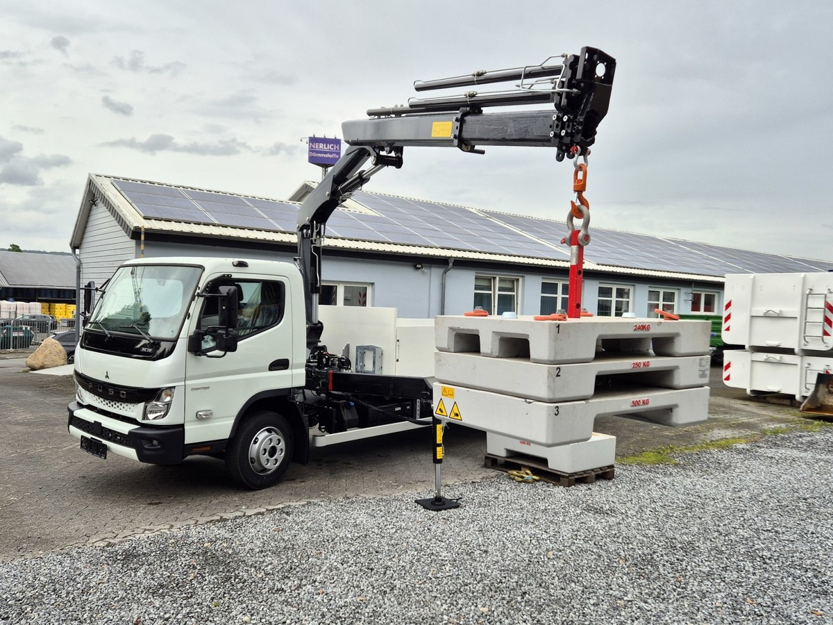 FUSO FUSO 9C18 Canter Alu Pritsche 5.5m Kran 3x hydr. - Малотоннажный бортовой грузовик: фото 1 FUSO FUSO 9C18 Canter Alu Pritsche 5.5m Kran 3x hydr. - Малотоннажный бортовой грузовик: фото 1