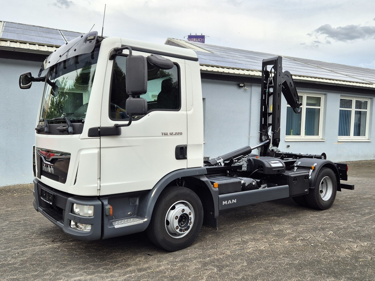 MAN TGL 12.220 BL Aut. City Abrollkipper AHK Euro 6 - Крюковой мультилифт: фото 3 MAN TGL 12.220 BL Aut. City Abrollkipper AHK Euro 6 - Крюковой мультилифт: фото 3