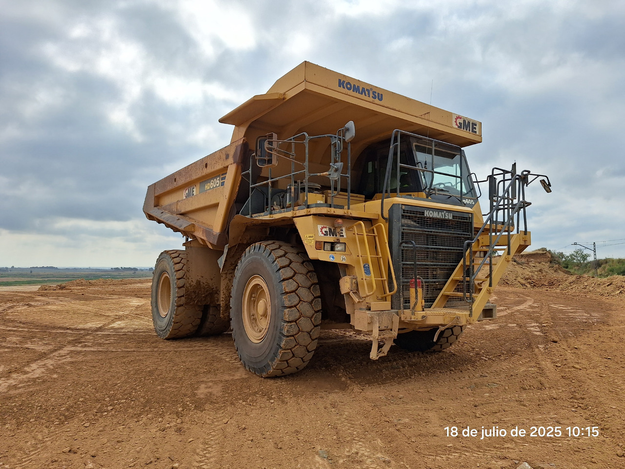 KOMATSU HD605 7-EO - Карьерный самосвал: фото 1 KOMATSU HD605 7-EO - Карьерный самосвал: фото 1