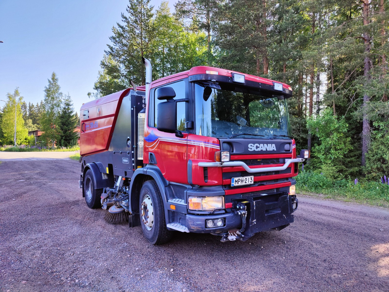 SCHMIDT SK650 / Scania P94 - Подметально-уборочная машина: фото 1 SCHMIDT SK650 / Scania P94 - Подметально-уборочная машина: фото 1