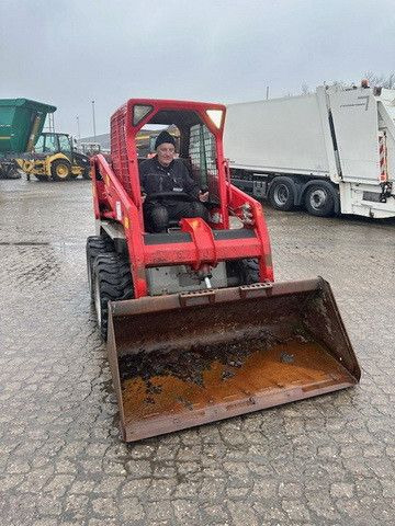 Bobcat S 130, S.W.S., 3. Steuerkreis, Div. Anbaugeräte - Мини-погрузчик с бортовым поворотом: фото 4 Bobcat S 130, S.W.S., 3. Steuerkreis, Div. Anbaugeräte - Мини-погрузчик с бортовым поворотом: фото 4