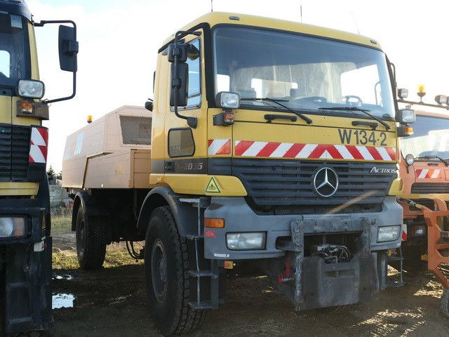 Mercedes-Benz 2035 AK Actros 4x4, Kehrmaschine Schmidt, Allrad - Подметально-уборочная машина: фото 4 Mercedes-Benz 2035 AK Actros 4x4, Kehrmaschine Schmidt, Allrad - Подметально-уборочная машина: фото 4