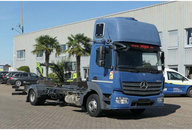 Mercedes-Benz 918 L Atego 4x2, Nebenantrieb, Standklima - Грузовик-шасси: фото 1 Mercedes-Benz 918 L Atego 4x2, Nebenantrieb, Standklima - Грузовик-шасси: фото 1