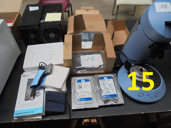 1 SENSEO PHILIPS, 3 disques durs dont 2 neufs, 4 lecteurs de carte, 2 stations NAS Synologie, sans dique, type DS213, films de protection pour GSM, 1 chargeur GSM - Пищевое оборудование: фото 1 1 SENSEO PHILIPS, 3 disques durs dont 2 neufs, 4 lecteurs de carte, 2 stations NAS Synologie, sans dique, type DS213, films de protection pour GSM, 1 chargeur GSM - Пищевое оборудование: фото 1