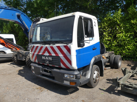 Camion (pour pièces) MAN L2000 (2004-183.392 km) - Грузовик-шасси: фото 1 Camion (pour pièces) MAN L2000 (2004-183.392 km) - Грузовик-шасси: фото 1