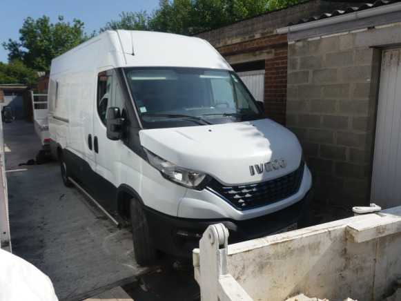 Camionnette Iveco 35S14N (2021-60.293 km) - Цельнометаллический фургон: фото 2 Camionnette Iveco 35S14N (2021-60.293 km) - Цельнометаллический фургон: фото 2
