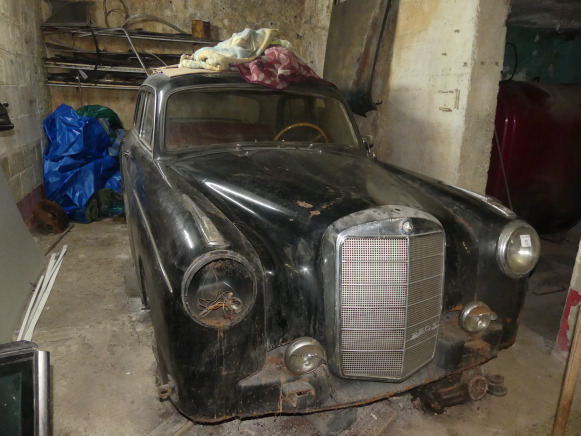 Voiture ancêtre Mercedes-Benz 220S Poton - Легковой автомобиль: фото 2 Voiture ancêtre Mercedes-Benz 220S Poton - Легковой автомобиль: фото 2