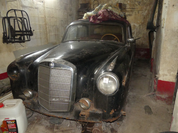 Voiture ancêtre Mercedes-Benz 220S Poton - Легковой автомобиль: фото 1 Voiture ancêtre Mercedes-Benz 220S Poton - Легковой автомобиль: фото 1