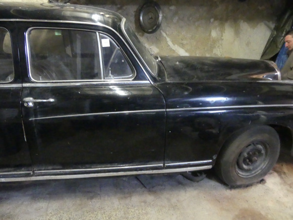 Voiture ancêtre Mercedes-Benz 220S Poton - Легковой автомобиль: фото 3 Voiture ancêtre Mercedes-Benz 220S Poton - Легковой автомобиль: фото 3