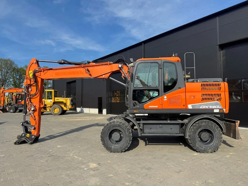 Doosan DX140-5 2018 - Колёсный экскаватор: фото 1 Doosan DX140-5 2018 - Колёсный экскаватор: фото 1