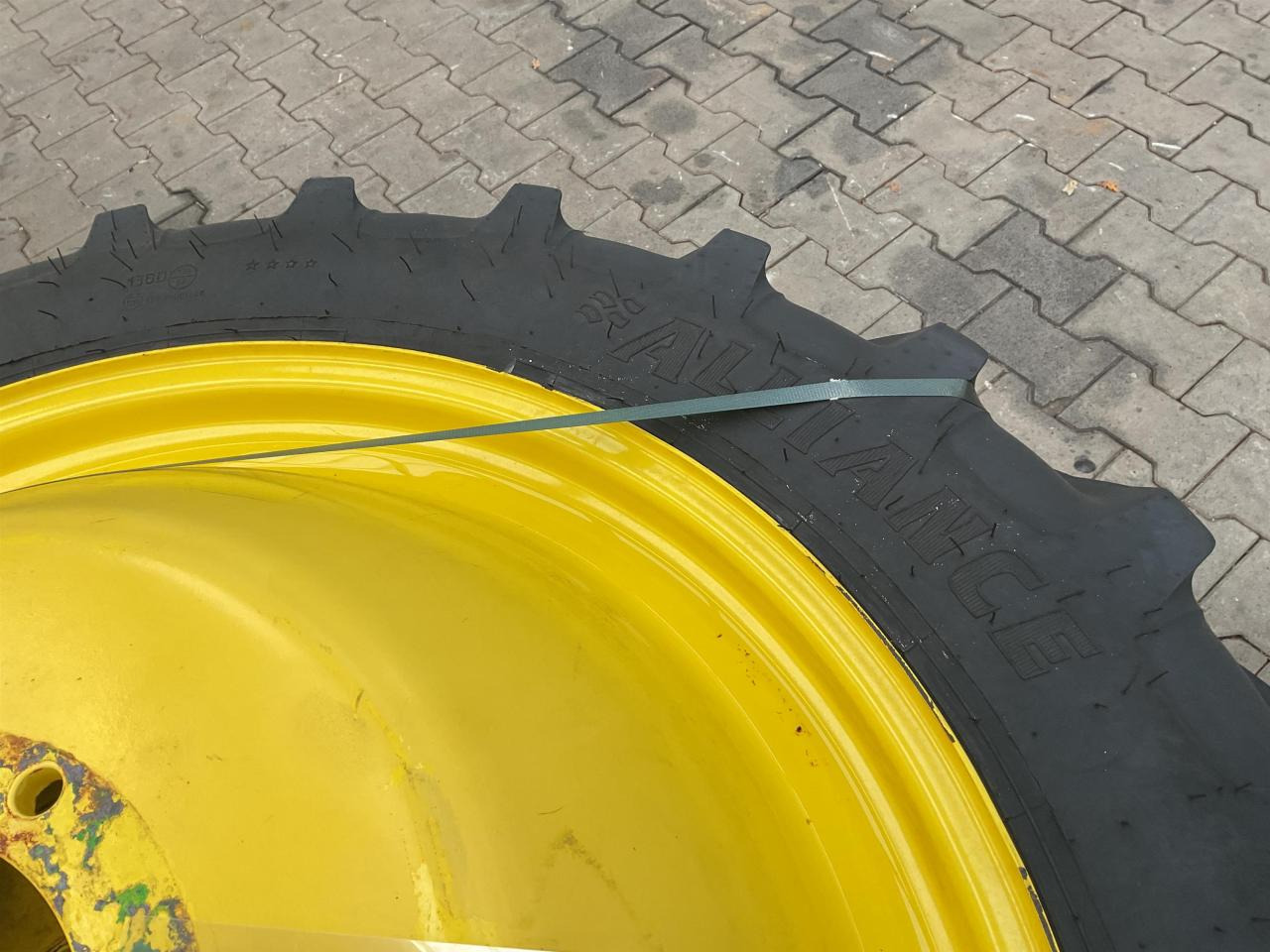 Alliance 270/95R36 - Шина для Сельскохозяйственной техники: фото 2 Alliance 270/95R36 - Шина для Сельскохозяйственной техники: фото 2