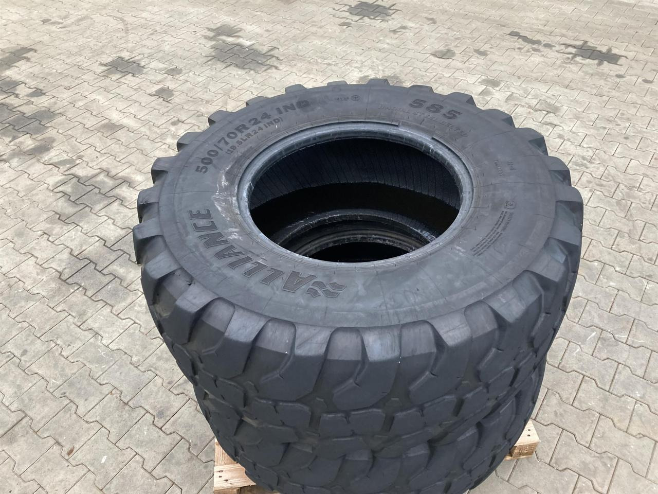 Alliance 500/70R24 - Шина для Сельскохозяйственной техники: фото 4 Alliance 500/70R24 - Шина для Сельскохозяйственной техники: фото 4