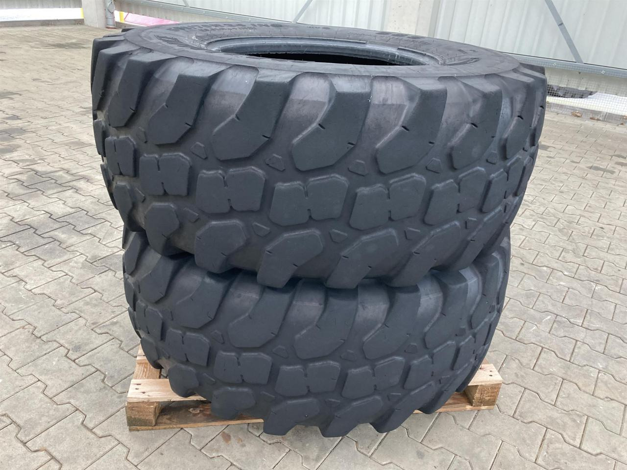 Alliance 500/70R24 - Шина для Сельскохозяйственной техники: фото 1 Alliance 500/70R24 - Шина для Сельскохозяйственной техники: фото 1