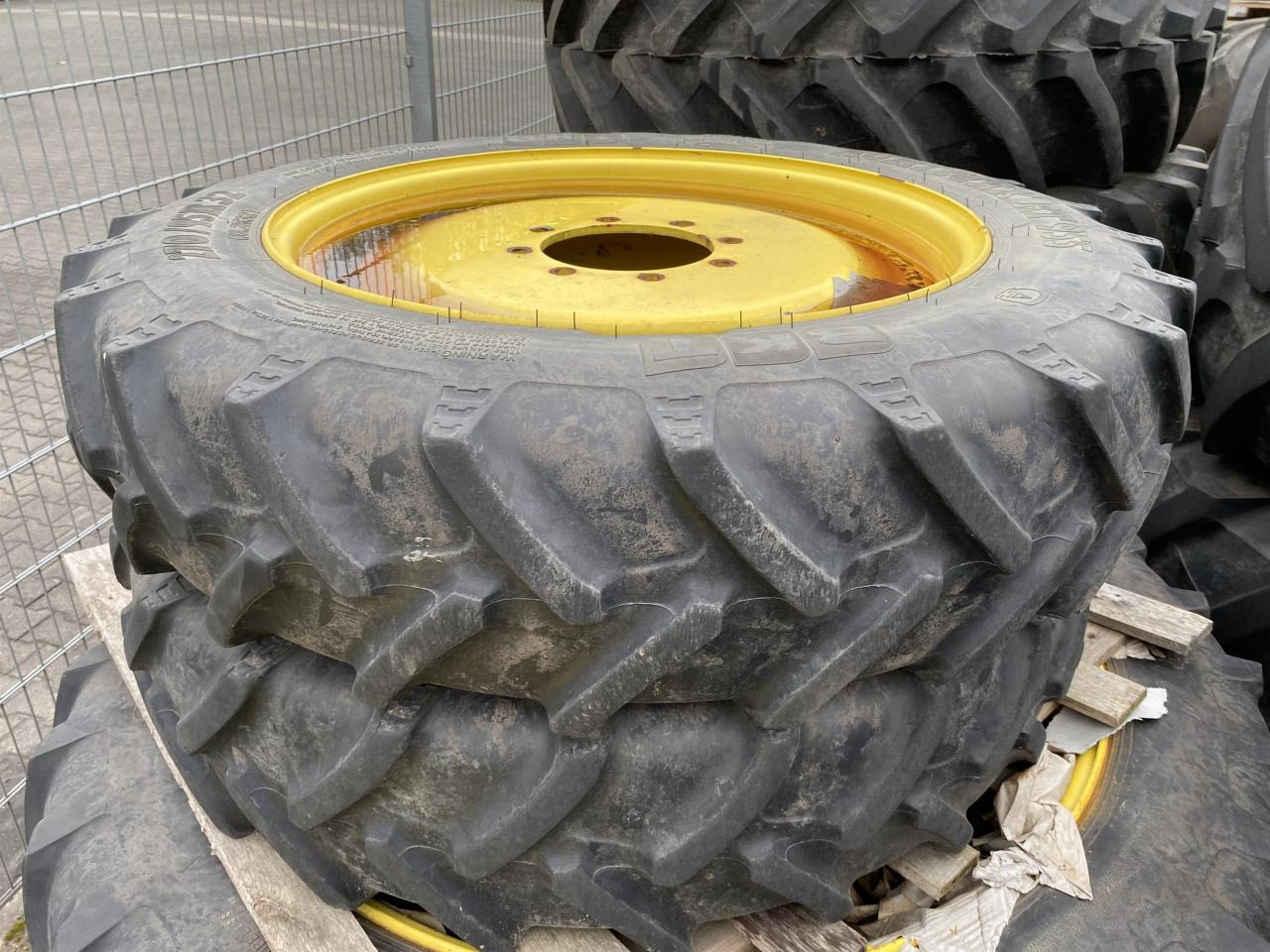 BKT 270/95R32 - Шина для Сельскохозяйственной техники: фото 1 BKT 270/95R32 - Шина для Сельскохозяйственной техники: фото 1