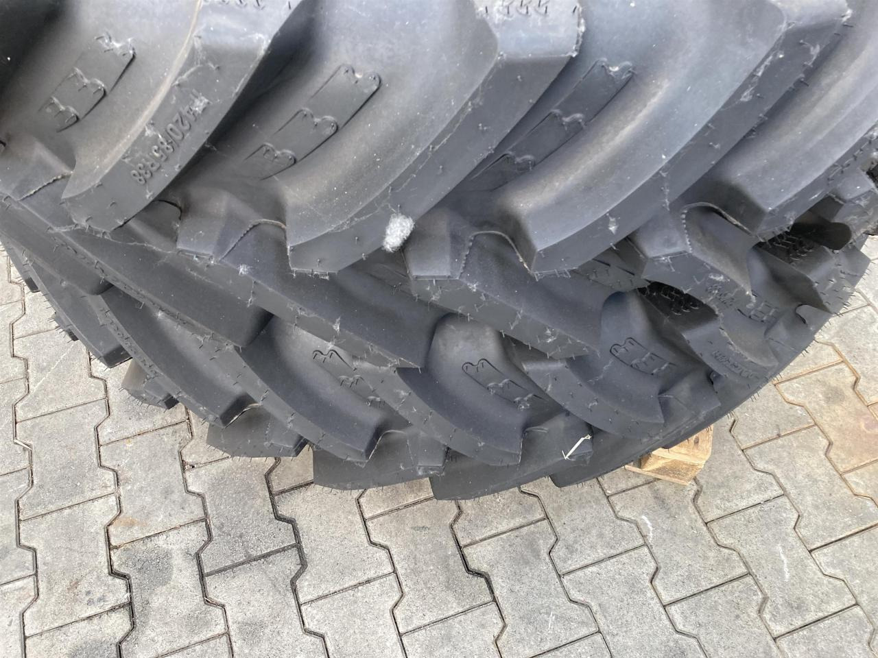 BKT 420/85R38 - Шина для Сельскохозяйственной техники: фото 2 BKT 420/85R38 - Шина для Сельскохозяйственной техники: фото 2