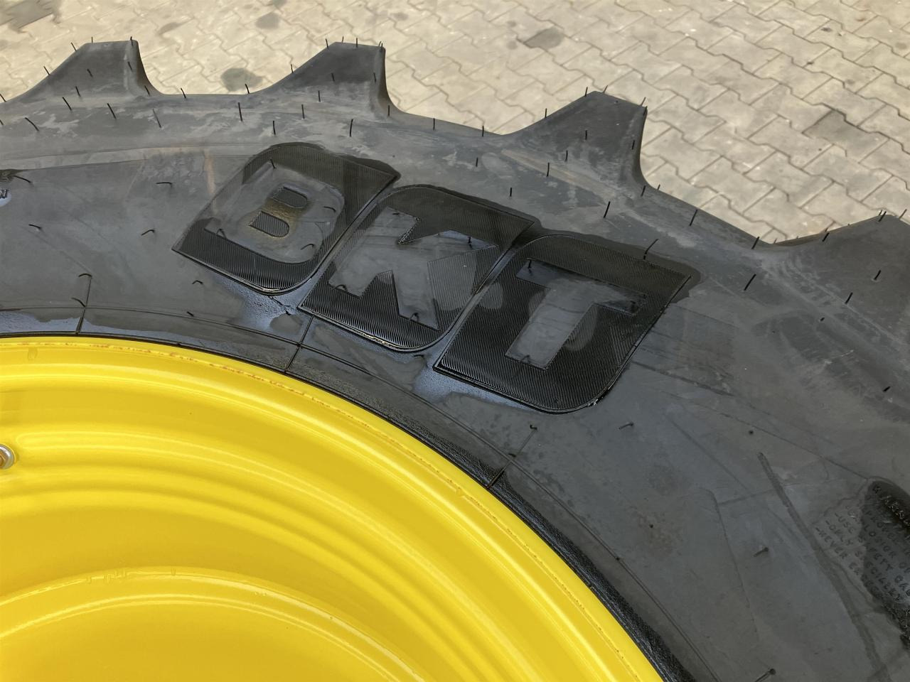 BKT 520/85R38 - Шина для Сельскохозяйственной техники: фото 3 BKT 520/85R38 - Шина для Сельскохозяйственной техники: фото 3