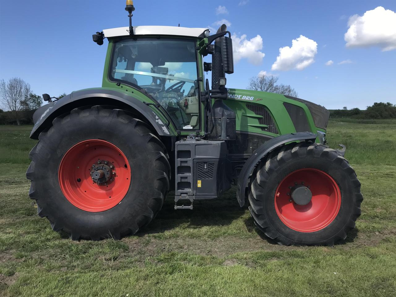 Fendt 828 Vario - Трактор: фото 2 Fendt 828 Vario - Трактор: фото 2