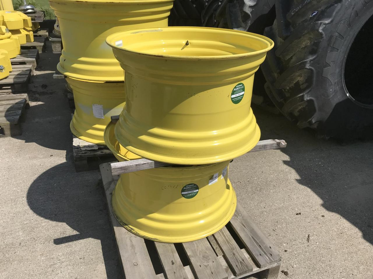 John Deere 18x30 - Шина для Сельскохозяйственной техники: фото 1 John Deere 18x30 - Шина для Сельскохозяйственной техники: фото 1