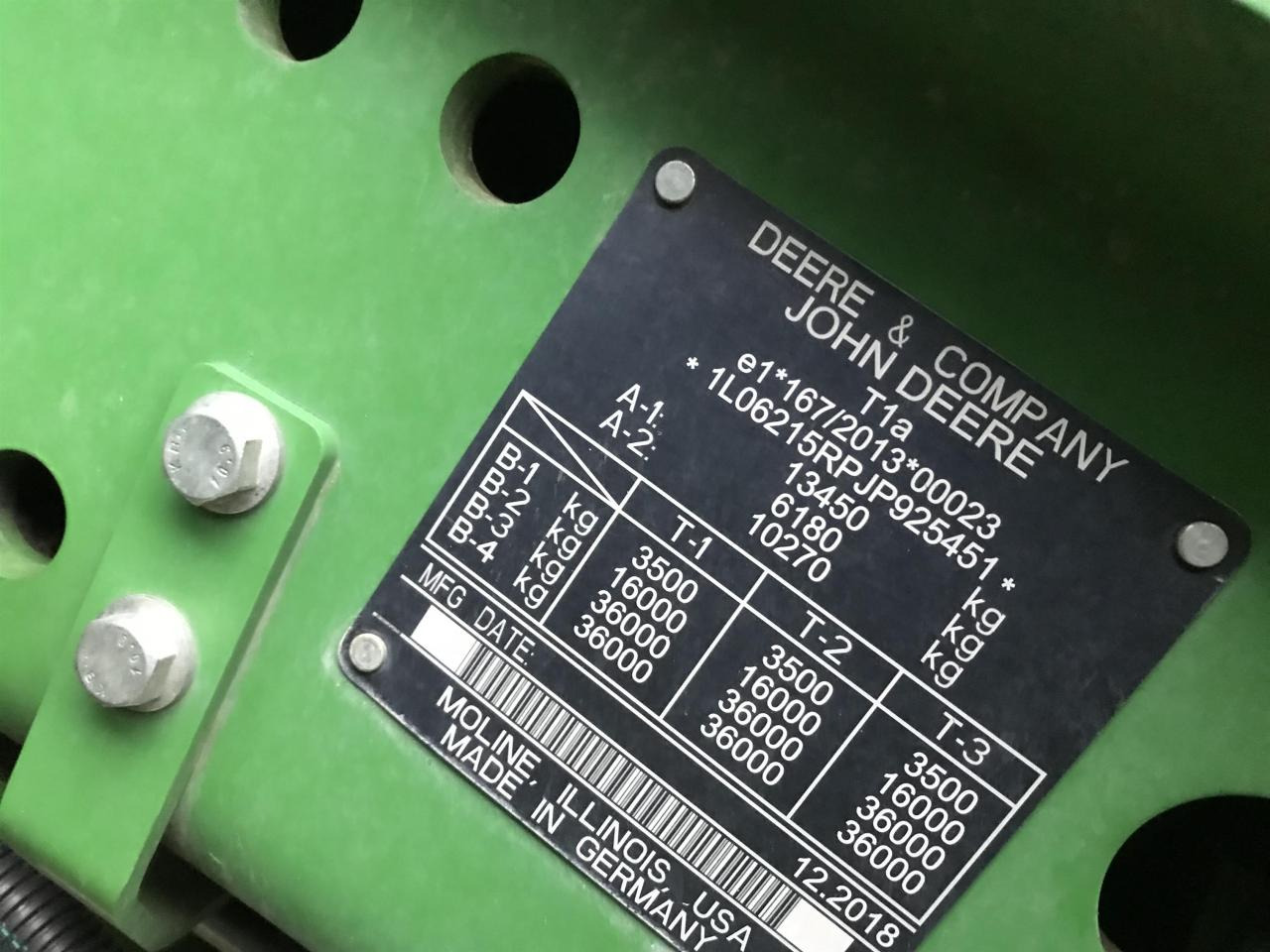 Трактор John Deere 6215R: фото 11