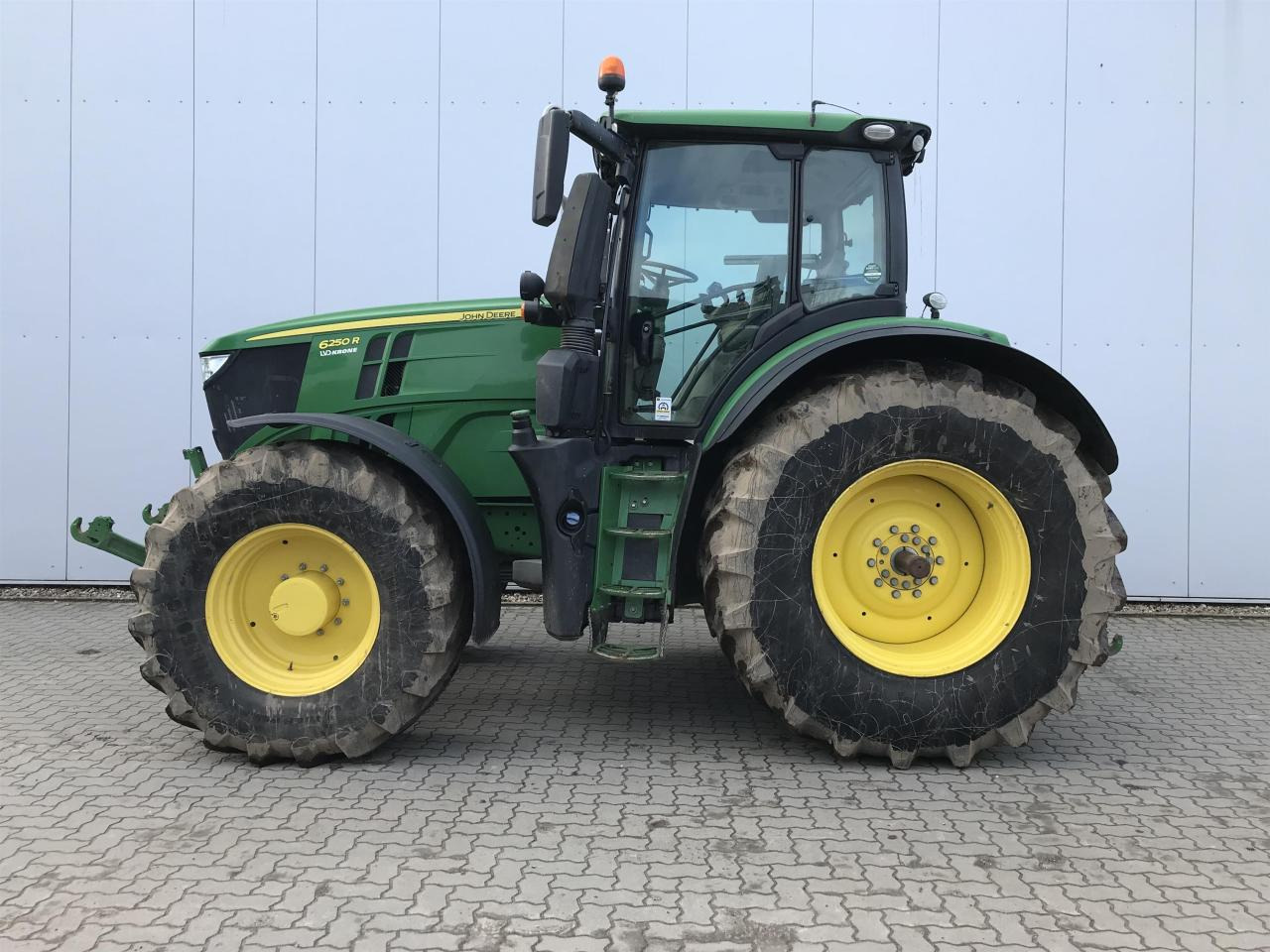 John Deere 6250R - Трактор: фото 1 John Deere 6250R - Трактор: фото 1