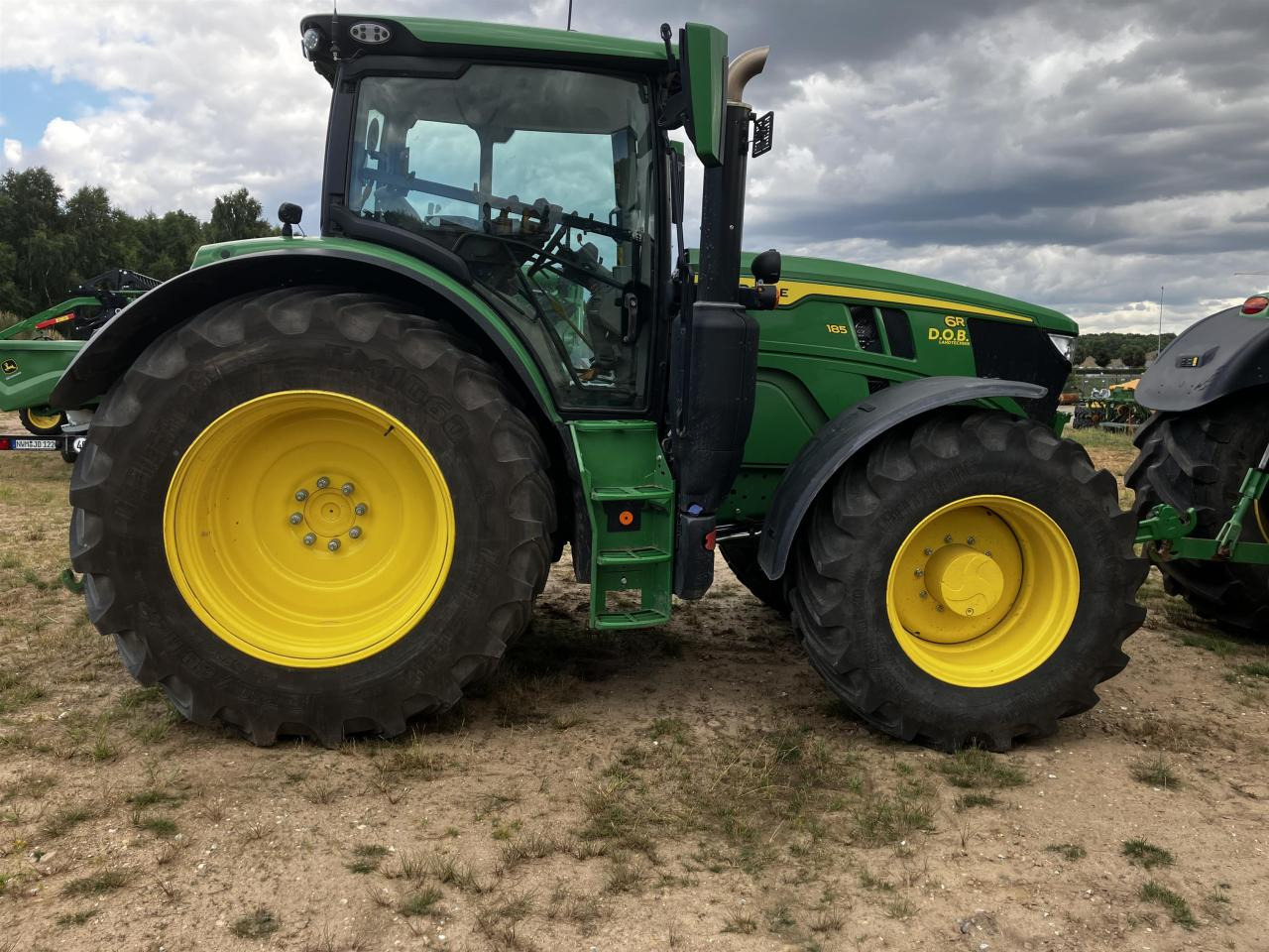 John Deere 6R 185 - Трактор: фото 2 John Deere 6R 185 - Трактор: фото 2